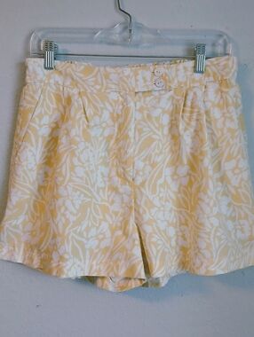 Skies Are Blue Yellow & White Floral Linen Blend  High-Rise Shorts Size Medium